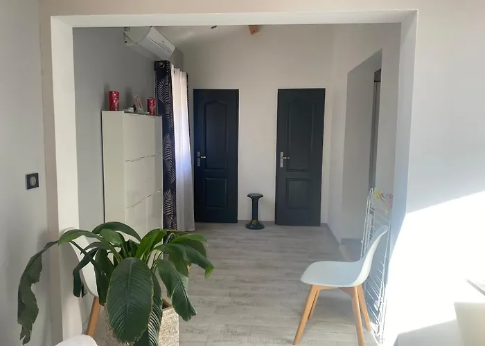 Villa Maison, Hauteur De Nîmes